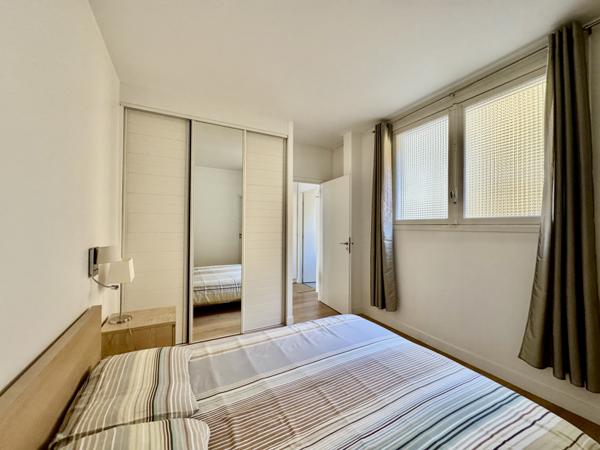 Paris (75016) Paris 16 - Chaillot - rue Duret - Étage élevé - 3 pièces sur belle cour - 70 m2 - deux chambres