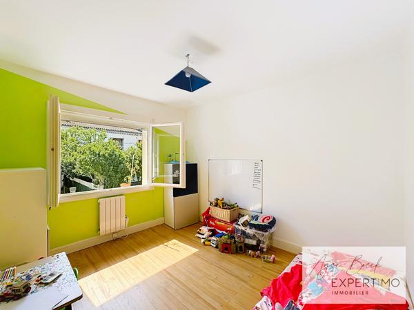 Roussillon (38150) **Maison lumineuse et rénovée & sous-sol complet à exploiter idéalement située à Roussillon**