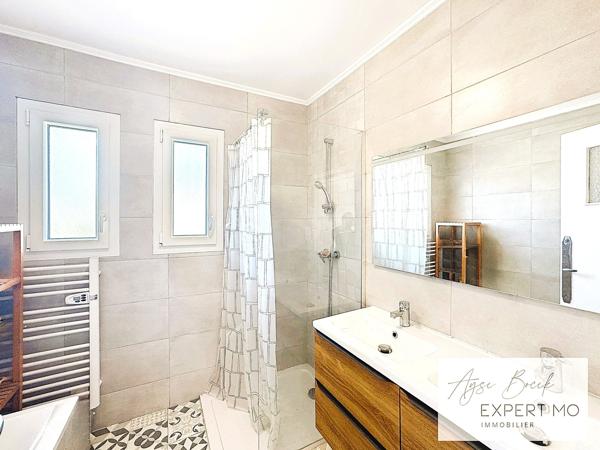 Roussillon (38150) **Maison lumineuse et rénovée & sous-sol complet à exploiter idéalement située à Roussillon**