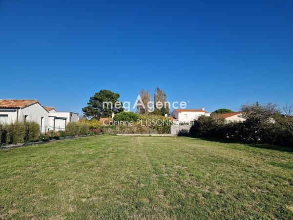 Terrain à SABLES D OLONNE, 85180 - 932m²