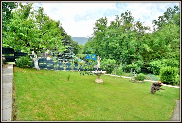 Maison de plain-pied à vendre - 6 pièces - 134 m² habitables (253 m² total) - Terrain 1098 m² - VALSERHONE (01)