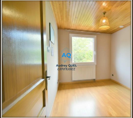 Maison de plain-pied à vendre - 6 pièces - 134 m² habitables (253 m² total) - Terrain 1098 m² - VALSERHONE (01)