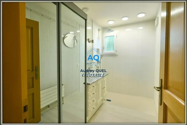 Maison de plain-pied à vendre - 6 pièces - 134 m² habitables (253 m² total) - Terrain 1098 m² - VALSERHONE (01)