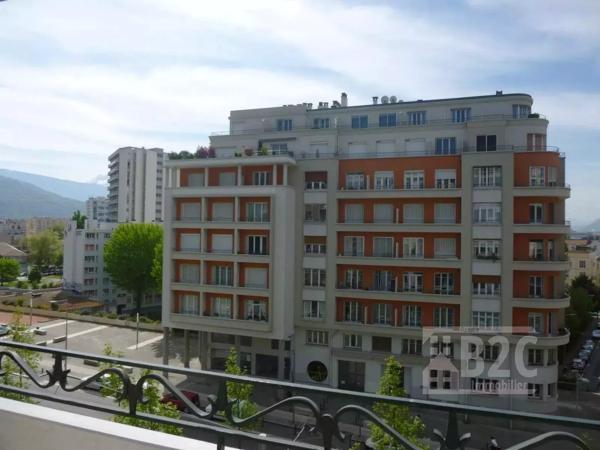 GRENOBLE, T1 bis avec balcon