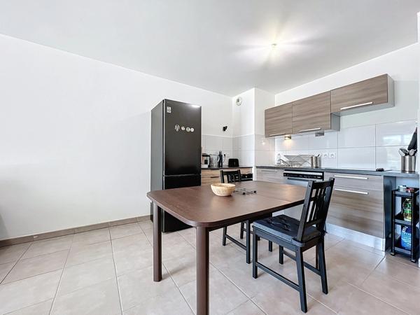 Appartement à vendre 2ème étage avec ascenseur, 3 pièces - 61 m2 + terrasse 11,30 m2 + parking couvert sécurisé