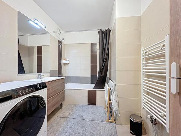 Appartement à vendre 2ème étage avec ascenseur, 3 pièces - 61 m2 + terrasse 11,30 m2 + parking couvert sécurisé