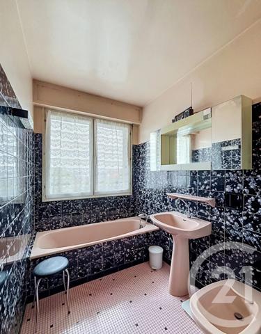 Maison à vendre  6 pièces - 236,07 m 2   CHAMALIERES  - 63