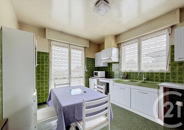 Maison à vendre  6 pièces - 236,07 m 2   CHAMALIERES  - 63