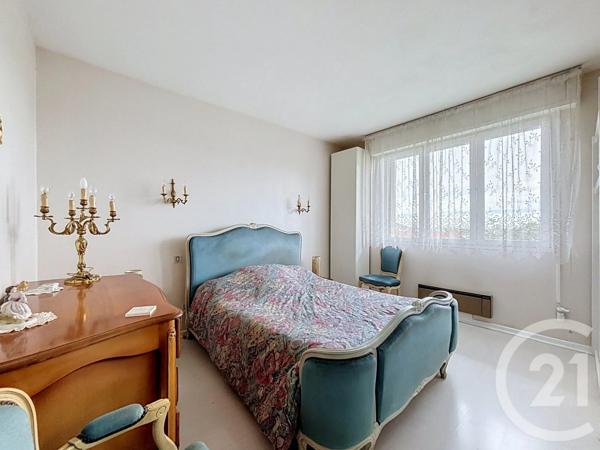Maison à vendre  6 pièces - 236,07 m 2   CHAMALIERES  - 63