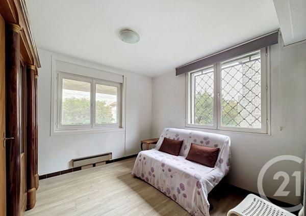 Maison à vendre  6 pièces - 236,07 m 2   CHAMALIERES  - 63