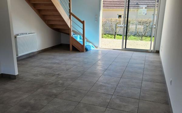 Maison à louer    4 pièces •  Neufchâtel-en-Saosnois