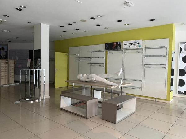 Local Commercial à louer à Aubenas