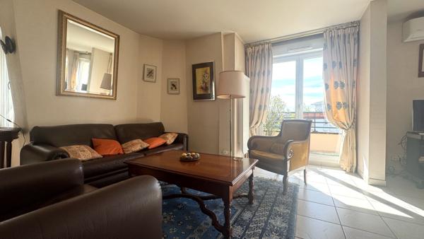Bel appartement F4 de 95 m2 avec balcon, pompe à chaleur, box double et parking