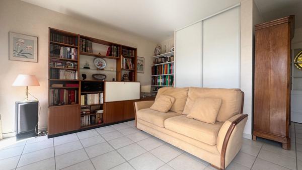 Bel appartement F4 de 95 m2 avec balcon, pompe à chaleur, box double et parking