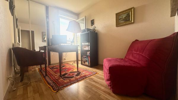 Bel appartement F4 de 95 m2 avec balcon, pompe à chaleur, box double et parking