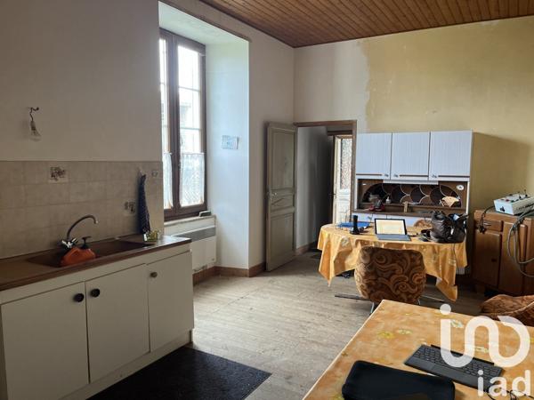 Maison 8 pièces de 270 m² à Saint-Genis-de-Saintonge (17240)