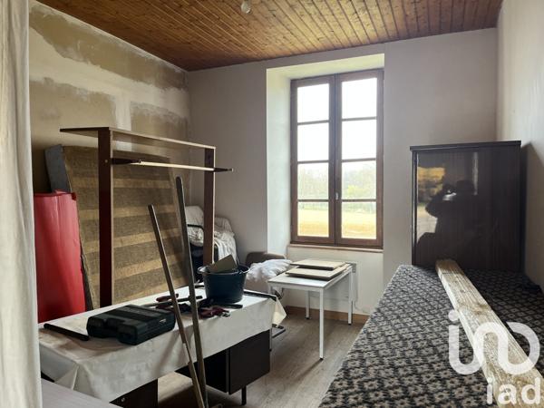 Maison 8 pièces de 270 m² à Saint-Genis-de-Saintonge (17240)