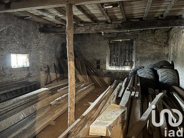 Maison 8 pièces de 270 m² à Saint-Genis-de-Saintonge (17240)