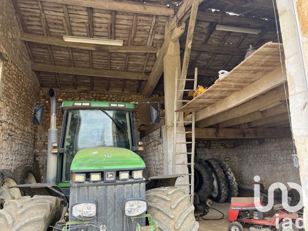 Maison 8 pièces de 270 m² à Saint-Genis-de-Saintonge (17240)