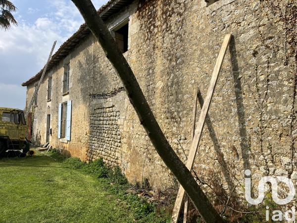 Maison 8 pièces de 270 m² à Saint-Genis-de-Saintonge (17240)