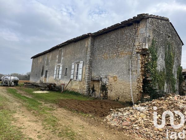 Maison 8 pièces de 270 m² à Saint-Genis-de-Saintonge (17240)