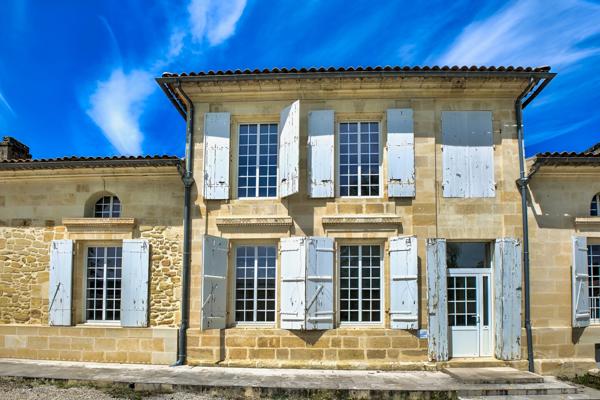 Magnifique et rare domaine de 1300 m² sur 6.4 hectares proche Bordeaux