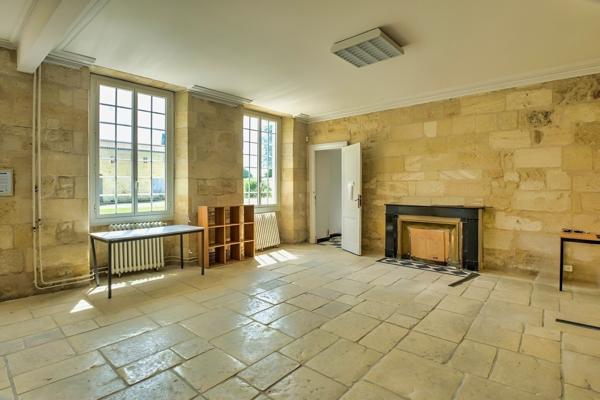 Magnifique et rare domaine de 1300 m² sur 6.4 hectares proche Bordeaux