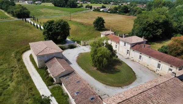 Magnifique et rare domaine de 1300 m² sur 6.4 hectares proche Bordeaux