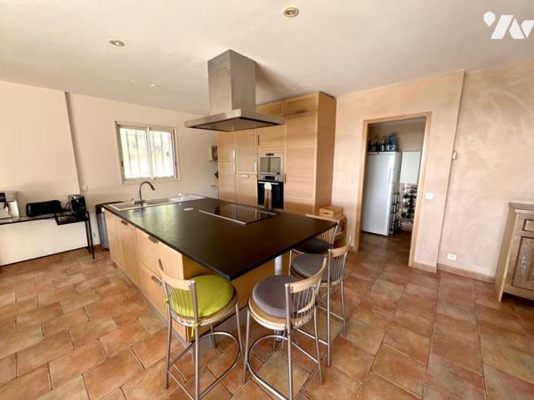 FAYENCE. Adrech du Peyron - Propriété avec maison de 185m², dépendance T2 de 39m² et piscine.