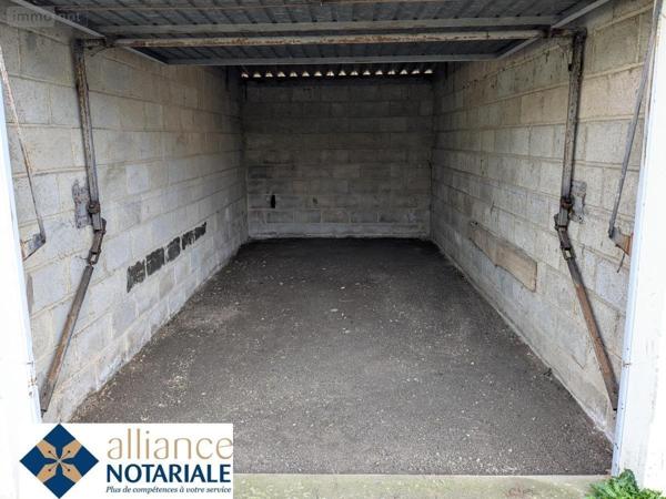 Garage - Parking à louer à Vire-Normandie dans le Calvados (14500), ref : 14076-L1043