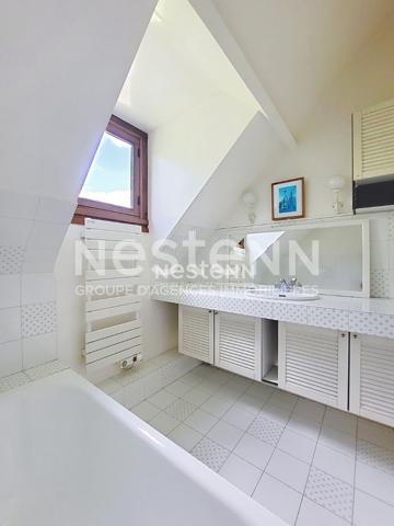 A LOUER : Noisy le Roi, domaine du Golf, maison individuelle 5 pièces de 140 m² avec jardin de 1600 m²
