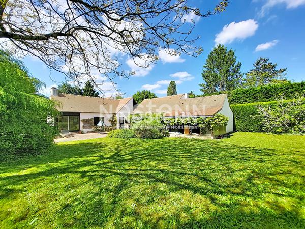 A LOUER : Noisy le Roi, domaine du Golf, maison individuelle 5 pièces de 140 m² avec jardin de 1600 m²