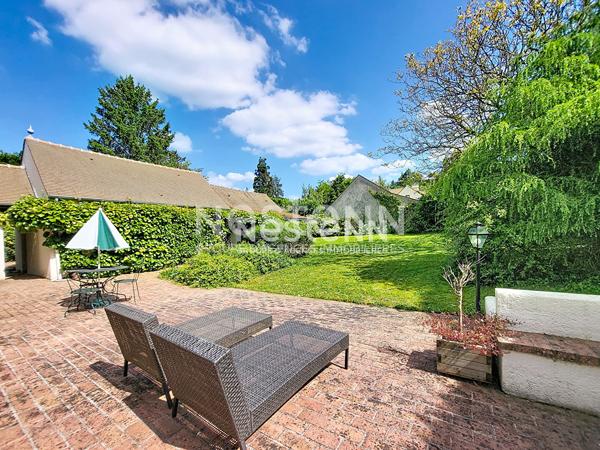A LOUER : Noisy le Roi, domaine du Golf, maison individuelle 5 pièces de 140 m² avec jardin de 1600 m²