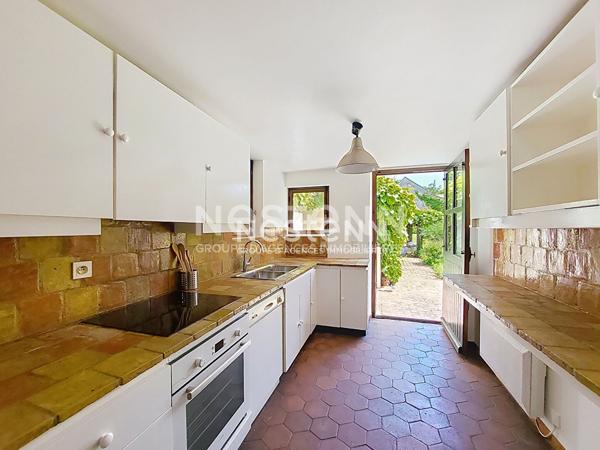 A LOUER : Noisy le Roi, domaine du Golf, maison individuelle 5 pièces de 140 m² avec jardin de 1600 m²