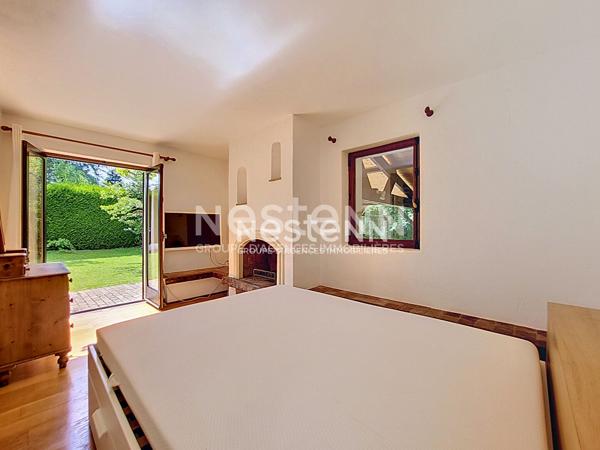 A LOUER : Noisy le Roi, domaine du Golf, maison individuelle 5 pièces de 140 m² avec jardin de 1600 m²