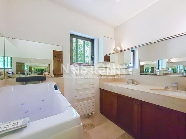 A LOUER : Noisy le Roi, domaine du Golf, maison individuelle 5 pièces de 140 m² avec jardin de 1600 m²