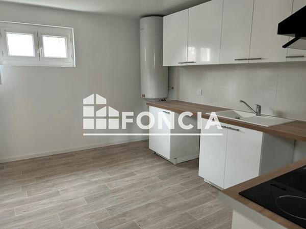 Location Appartement 4 pièces 73.06 m² - 23 RUE PIERRE CURIE Sanary 83110
