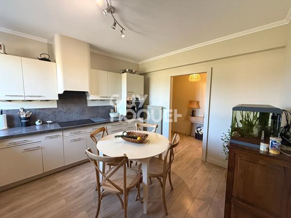 Appartement lumineux avec balcon, garage et parking quartier Saint-Claude