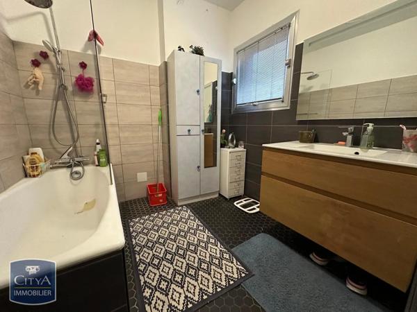 Appartement à louer 3 pièces 82m²