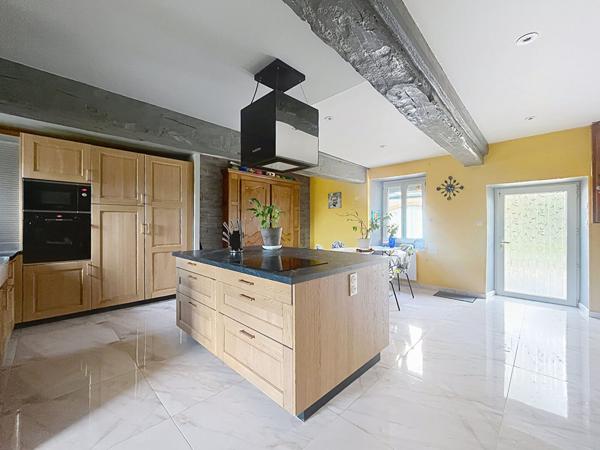 Longère La Bazoge Montpincon 232 m2