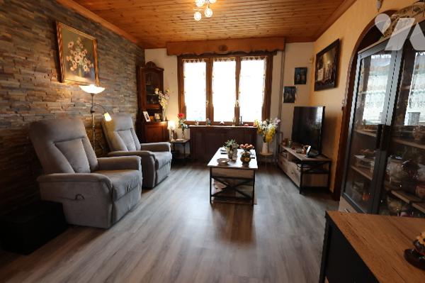 Exclusivité !
Jolie maison semi-individuelle 3 chambres, garage, jardin, située dans une rue prisée.