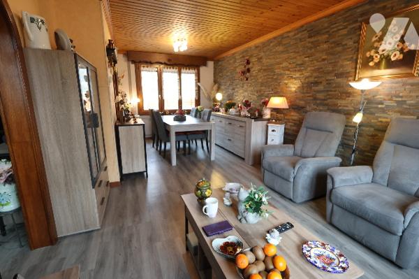 Exclusivité !
Jolie maison semi-individuelle 3 chambres, garage, jardin, située dans une rue prisée.