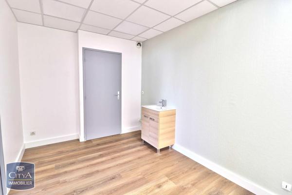 Local professionnel à vendre 64.82m² Le Chambon-Feugerolles (42500)