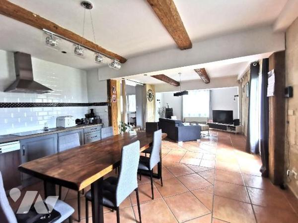 ESPRIT VACANCES
Au porte de ARLES, en campagne ancien Mas de 530m² entièrement rénové sur un t...