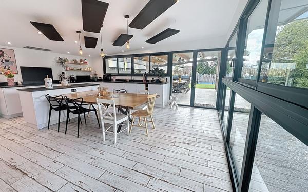 Maison à vendre    6 pièces • 293,40 m2 Lons