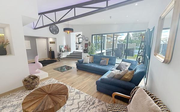 Maison à vendre    6 pièces • 293,40 m2 Lons