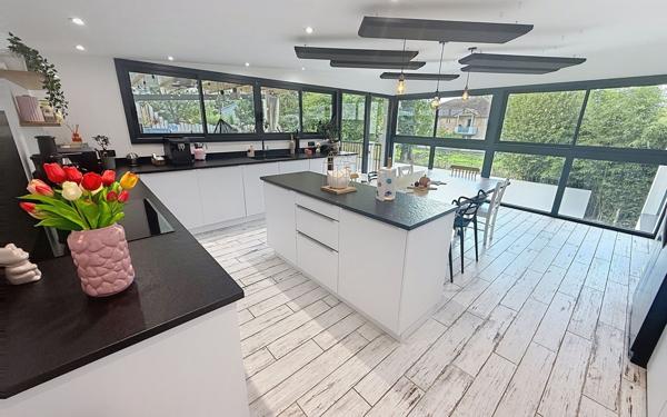 Maison à vendre    6 pièces • 293,40 m2 Lons