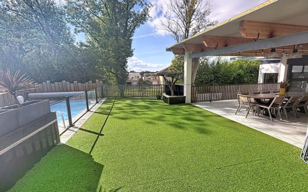 Maison à vendre    6 pièces • 293,40 m2 Lons