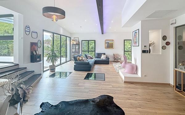 Maison à vendre    6 pièces • 293,40 m2 Lons