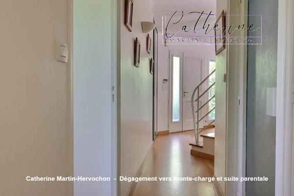 Villa d'architecte de 4 chambres dont 1 suite sur vaste sous-sol de 120 m² - La Baule-les Pins